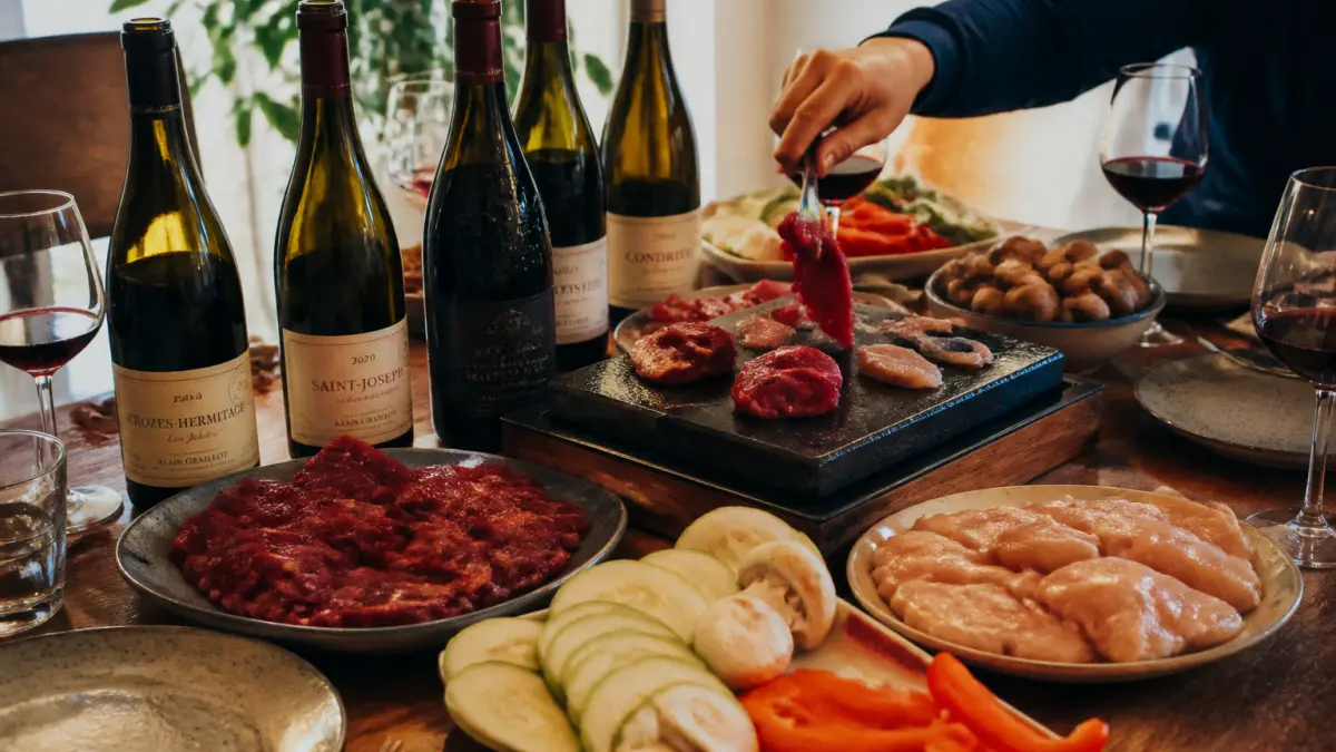 Pierrade : 5 vins qui subliment vos grillades maison
