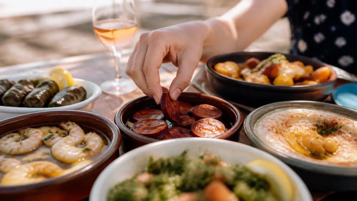 Apéritif d'été : quels vins pour accompagner tapas et mezze ?