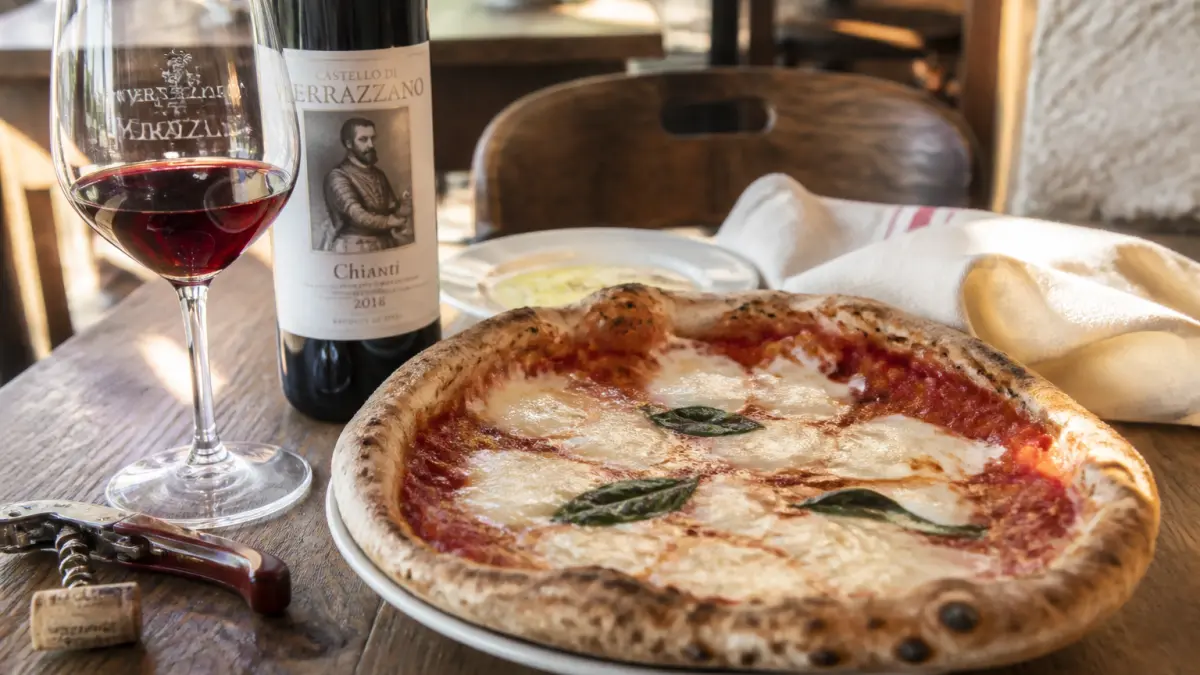 Quel vin avec une pizza ? Accords simples selon la garniture
