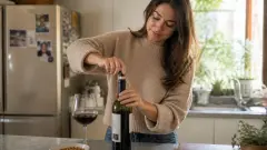 Comment conserver une bouteille de vin ouverte ? Durées et astuces